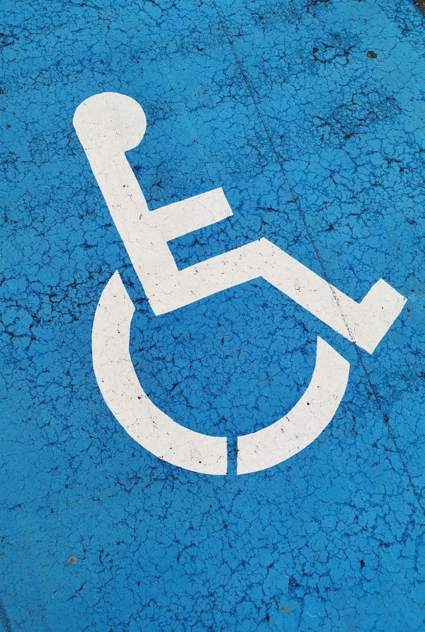 #Descriçãodeimagem #PraCegoVer #PraTodosVeremA imagem é o símbolo da acessibilidade para pessoas usuárias de cadeira de rodas